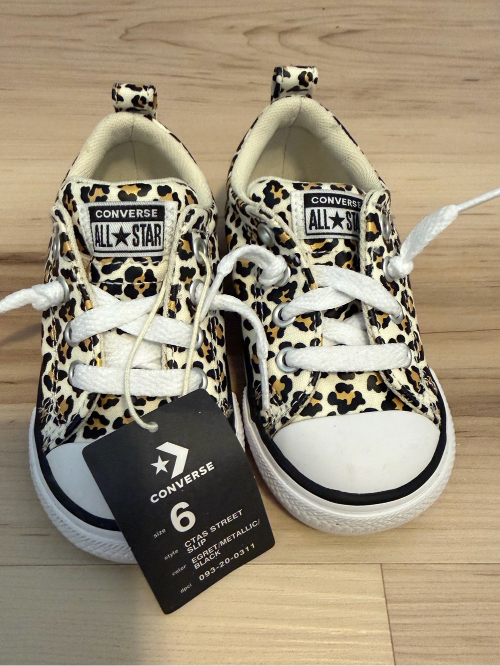 New never used girl shoes converse